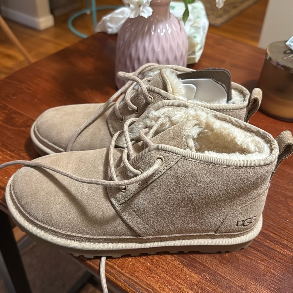 Women’s Uggs brand new!! Size 7!!!!